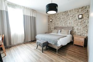 Postel nebo postele na pokoji v ubytování Hôtel L'ange de la vallée + 37 fotografií