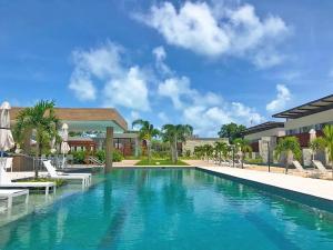 a swimming pool with blue water in a resort at FLAT NA PRINCIPAL DE PIPA in Pipa