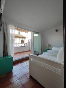 a bedroom with a bed and a large window at Home Sweet Casa de los Arcos Parking Free in Córdoba