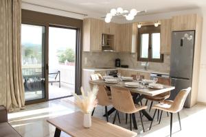 Η κουζίνα ή μικρή κουζίνα στο Luxury Villa John
