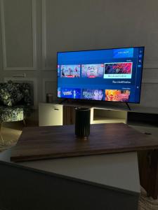 a flat screen tv sitting on top of a table at Bel appartement moderne à Agadir in Dcheïra