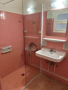 Bilik mandi di Cozy little room