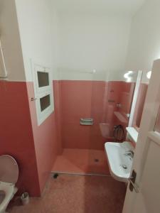 Bilik mandi di Cozy little room
