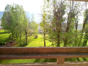 a view of a park from a bench at L idéal in Lagnieu