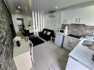 a kitchen and a living room with a kitchen and a living room at The Cedar Tree Studio in Sete Cidades