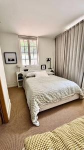 a bedroom with two beds and a window at Résidence 157-soulac Sur Mer - 157 - Maison de Charme de Style Basque avec Piscine Privée MAE-7391 in Soulac-sur-Mer