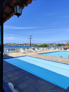 Πισίνα στο ή κοντά στο TOP 1 QUARTO com ESTACIONAMENTO em Condomínio com VISTA INCRIVEL - PORTARIA 24h, PISCINA, Sauna e Parquinho Infantil - Apartamento com Ar condicionado, Smart TV, Wi-Fi, Cozinha Completa, NETFLIX, Entre o MAR e a LAGOA, CUSTO BENEFICIO