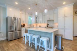 Η κουζίνα ή μικρή κουζίνα στο Crystal Pearl