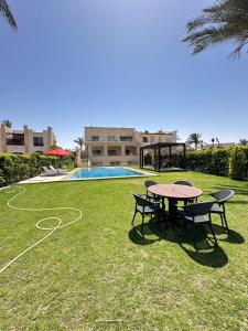 Πισίνα στο ή κοντά στο Vibزيارة لا تنسي فيلا مارينا 5 العلمين 6 غرف اطلاله على البحر