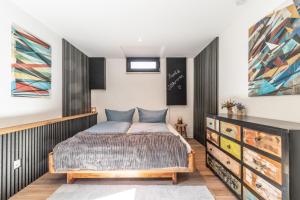 Postel nebo postele na pokoji v ubytování Eifelbergversteck Große und moderne Einliegerwohnung in Mayen