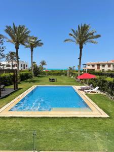 Πισίνα στο ή κοντά στο Vibزيارة لا تنسي فيلا مارينا 5 العلمين 6 غرف اطلاله على البحر