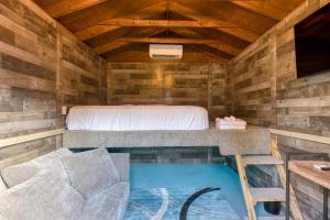Posezení v ubytování Amber Escape by AvantStay 3 Unique Spaces Pool