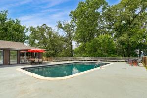 Bazén v ubytování Amber Escape by AvantStay 3 Unique Spaces Pool nebo v jeho okolí