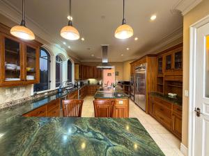 Los Altos Hills5BR Luxury with KTV, Pool, View, Near Stanford的相册照片