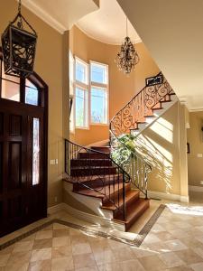 Los Altos Hills5BR Luxury with KTV, Pool, View, Near Stanford的相册照片
