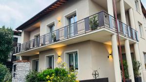 a building with a balcony on the side of it at Civico Uno Appartamento in Torgiano
