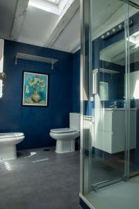 A bathroom at ÁTICO CENTRO HISTÓRICO MADRID