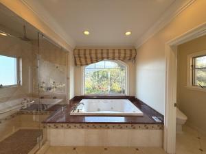 Los Altos Hills5BR Luxury with KTV, Pool, View, Near Stanford的相册照片