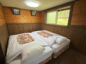 Postel nebo postele na pokoji v ubytování Matsunokitei Irori