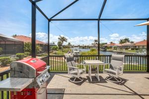 Μπαλκόνι ή βεράντα στο Lanai and Pool Sunset-View Hideaway in Punta Gorda