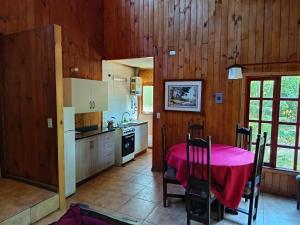 Kuchyň nebo kuchyňský kout v ubytování Refugio Natural Pucón