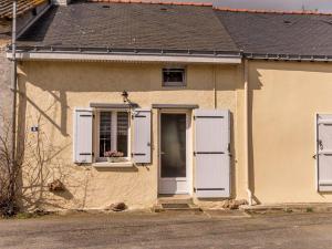 a house with white shutters and a door at Maison rénovée avec jardin près du Canal de Nantes à Brest, idéale pour pêche et escapades nature - FR-1-306-870 in Blain