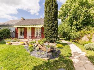 Zahrada ubytování Gîte rénové calme avec jardin fleuri, à proximité du canal de Nantes à Brest et de la forêt du Gâvre - FR-1-306-1007