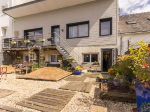 a house with a deck and a patio at Maison de ville à St Nazaire, près du front de mer, climatisée, 3 chambres avec sdb privatives, WiFi - FR-1-306-1203 in Saint-Nazaire