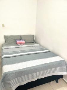 Katil atau katil-katil dalam bilik di APT4 perto do Sao Joao Completo Bem Centralizado