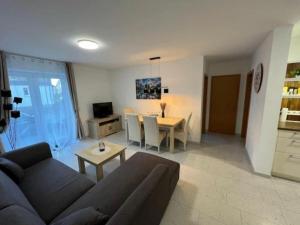 Μια τηλεόραση ή/και κέντρο ψυχαγωγίας στο Holiday apartment in Winterberg with terrace