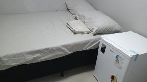 Postel nebo postele na pokoji v ubytování Hospedagem Cinelândia