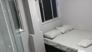 Postel nebo postele na pokoji v ubytování Hospedagem Cinelândia