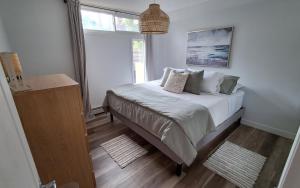 Postel nebo postele na pokoji v ubytování Modern 1br Apt, Up to 4 people, Steps to 17th Ave, Downtown & Stampede