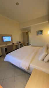 Krevet ili kreveti u jedinici u objektu Royal Hotel and Villa Batu