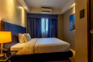 Santorini Hotel 객실 침대