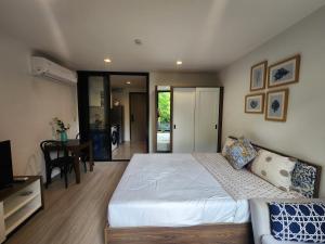 Ένα ή περισσότερα κρεβάτια σε δωμάτιο στο The Base Central Phuket-B20W +34 φωτογραφίες