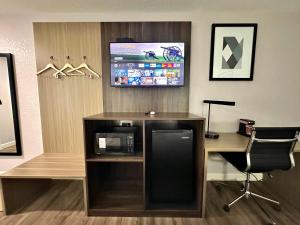 a office with a desk with a microwave and a tv at Sylvester Inn in Sylvester