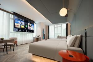 TV a/nebo společenská místnost v ubytování Atour S Hotel Hangzhou Binjiang Changhe Jiangnan Avenue