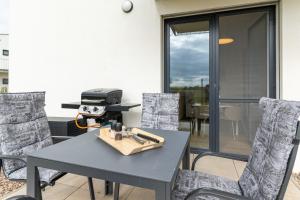 A seating area at SOLARIS APARTMÁNY Pálava