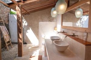 a bathroom with two sinks and two toilets at Rote Beach House in Nembrala +42 photos