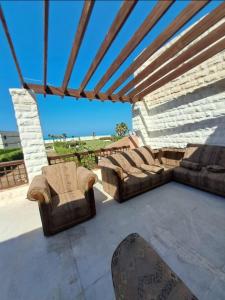 Χώρος καθιστικού στο فيلا ف مارينا 5 صف اول بحر رملى