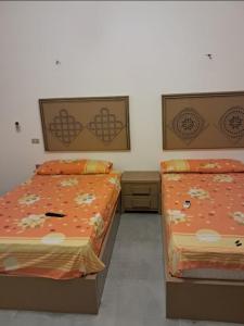 Ένα ή περισσότερα κρεβάτια σε δωμάτιο στο فيلا ف مارينا 5 صف اول بحر رملى