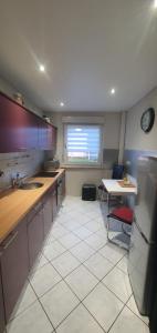 Køkken eller tekøkken på " Die Wolfs Burg" 70qm - 3Zimmer- Duschbad - Küche & zentrumsnah + 10 billeder