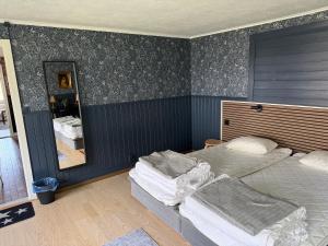 Säng eller sängar i ett rum på Hagabergets Vandrarhem