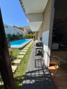 Bazén v ubytování Casa Greemat 5Habs AC piscina a pasos del mar nebo v jeho okolí