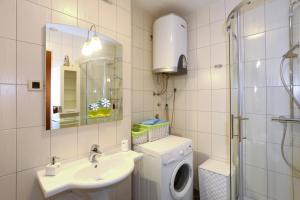 Kúpeľňa v ubytovaní Apartment Puntamika + 23 fotografií