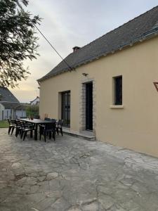 a patio with a table and chairs next to a building at Le 24’ Chrono in Le Mans