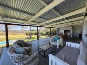 Un lugar para sentarse en Ndlovu Addo River Lodge