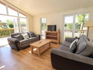 Μια τηλεόραση ή/και κέντρο ψυχαγωγίας στο Kingfisher Lodge