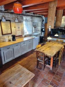 Η κουζίνα ή μικρή κουζίνα στο Maison de Vacances Cauzac